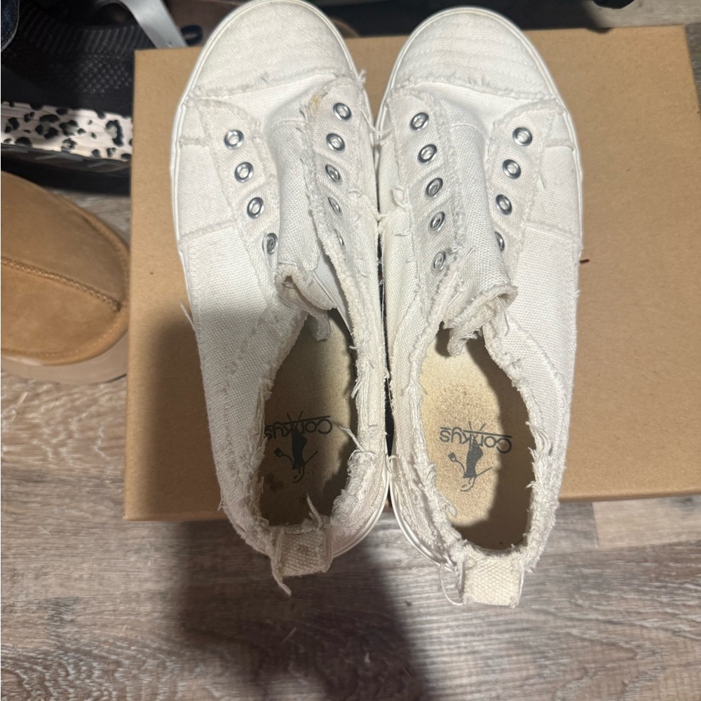 White Canvas Sneakers - Picture 4 of 4